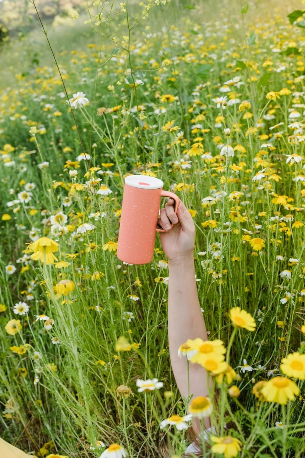 Ello Campy Vacuum Insulated Travel Mug with Leak-Proof Slider Lid and Comfy Carry Handle, Perfect for Coffee or Tea, BPA Free, Georgia Peach, 18oz