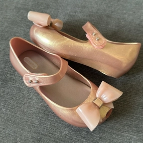 EUC Beautiful Mini Melissa’s velcro straps