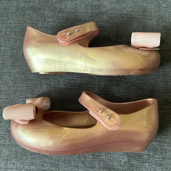 EUC Beautiful Mini Melissa’s velcro straps