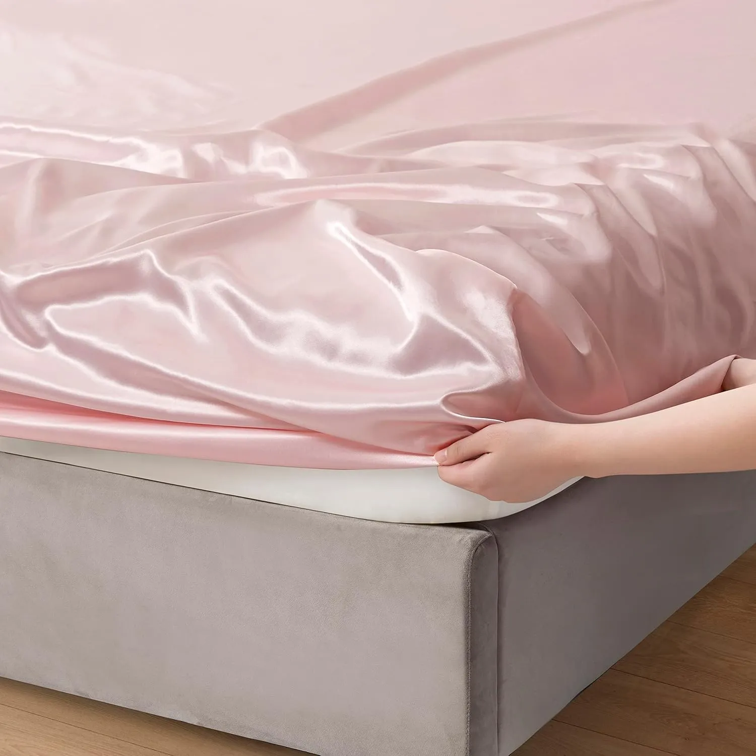 King Size Satin Fitted Sheet, Silky and Breathable Luxury Deep Pockets Fitted Sheet Only, Blush Pink