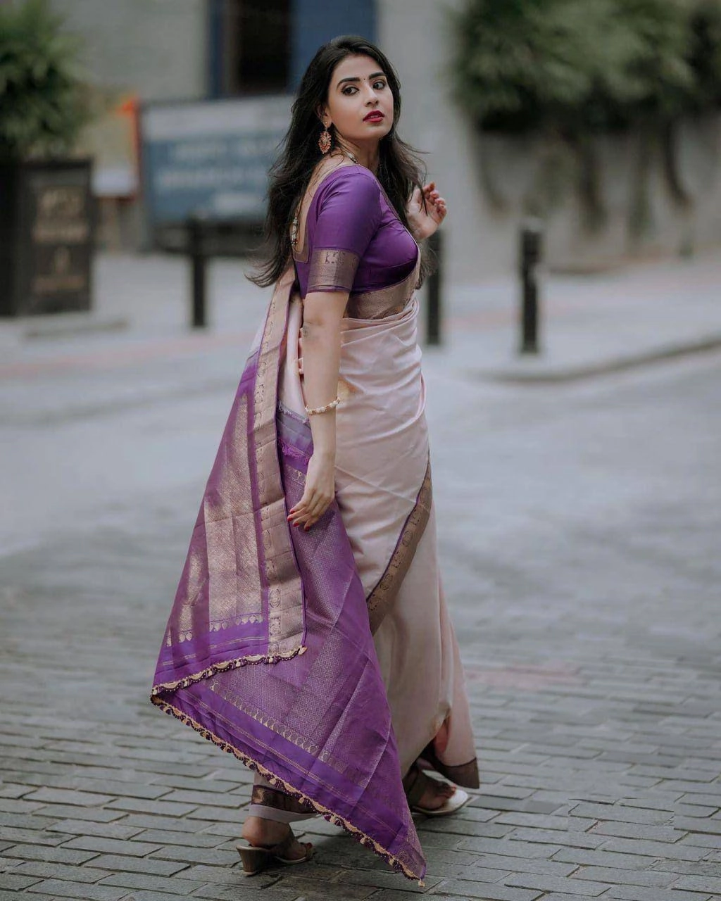 Lagniappe Peach Soft Silk Saree With Magnetic Blouse Piece