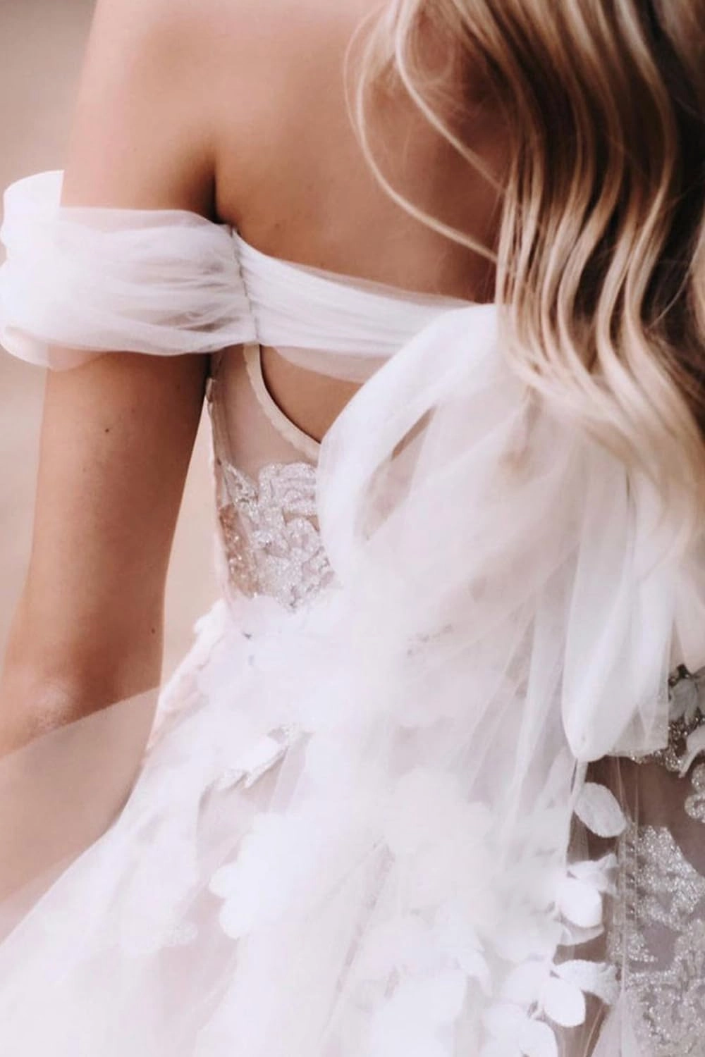 LIPOSA Off-Shoulder Tulle Country Wedding Dress with Appliques for Women, Sweetheart A Line Tulle Reception Bridal Gowns