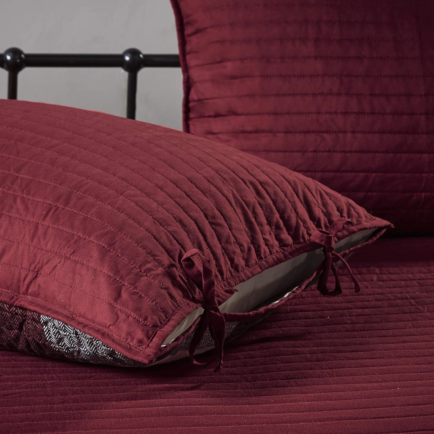 Madison Park Daybed Cover Double Sided Quilting Casual Design All Season Bedding Set with Bedskirt, Matching Shams, Decorative Pillow, 75 in x 39 in, Ridge, Plaid Red
