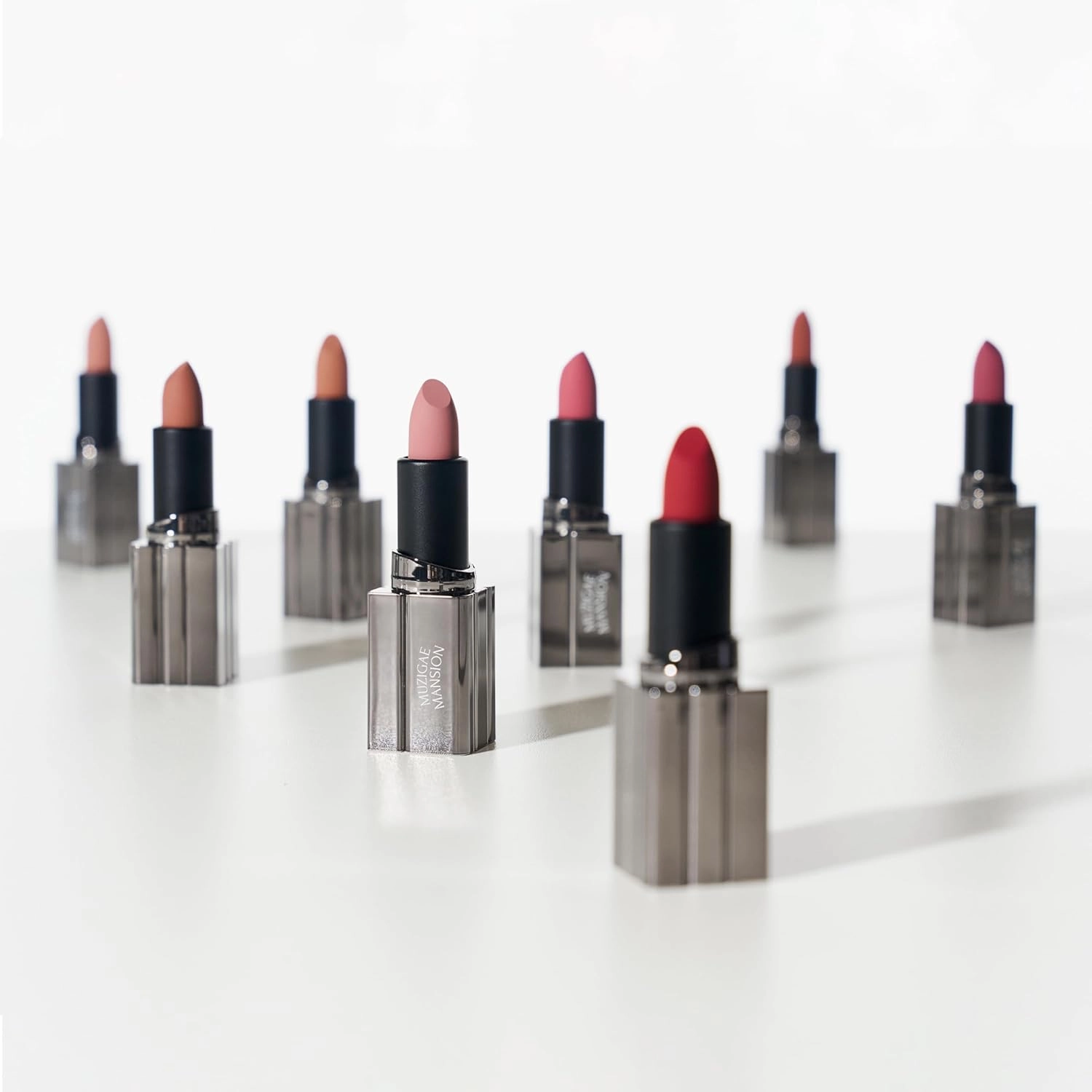 Moodwear Blur Lip Stick – Soft Blurring Tint, Long-Lasting Hydrating, Waterproof K-Beauty – MLBB & Bold Red Shades (Sleek Metallic Design) (Soft Matte Blurring Effect) (007 HIPPY)