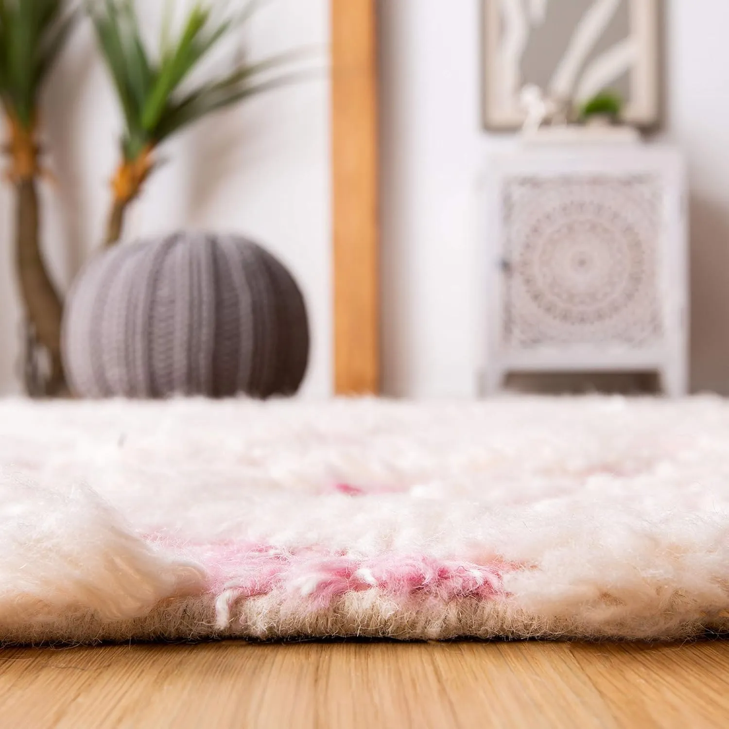 SAFAVIEH Manhattan Collection Runner Rug - 2'3" x 8', Ivory & Pink, Hand-Knotted Modern Tassel Wool & Viscose, Ideal for High Traffic Areas in Living Room, Bedroom (MAN460R)