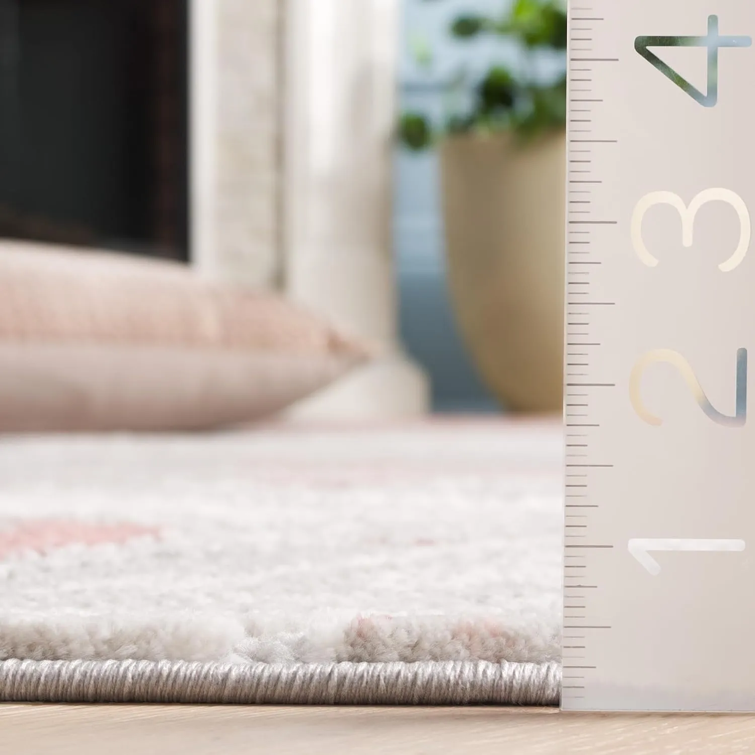 SAFAVIEH Meadow Collection Area Rug - 5'3" x 7'6", Light Grey & Pink, Modern Abstract Design, Non-Shedding & Easy Care, Ideal for High Traffic Areas in Living Room, Bedroom, Dining Room (MDW553G-5)