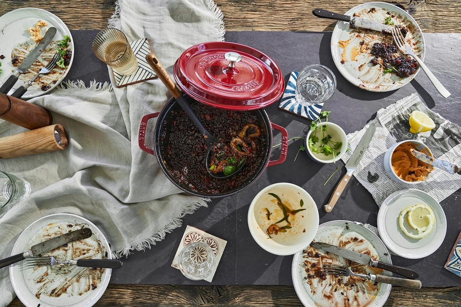Staub Casserole Dish Round with Lid 24 cm 2.8 L with Matte Black Enamel Inside the Pot 3.8 Litres Bordeaux Red