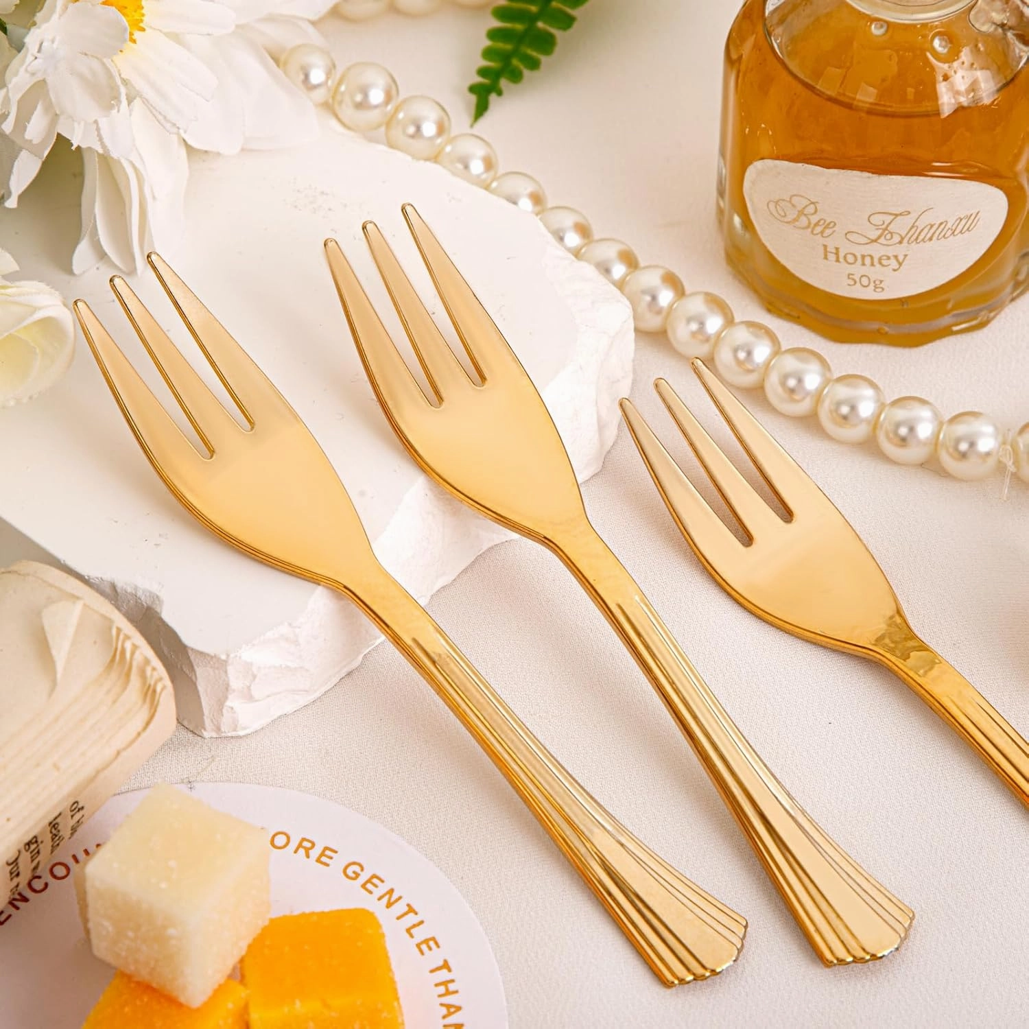 Supernal 200Pcs 6" Dessert Plates Gold Glitter with Gold Plastic Forks 5.7",Plastic Square Plates for 100 Guests,Party Plastic Salad Plates Appetizer Square Plates Suit for Party, Wedding, Birthday