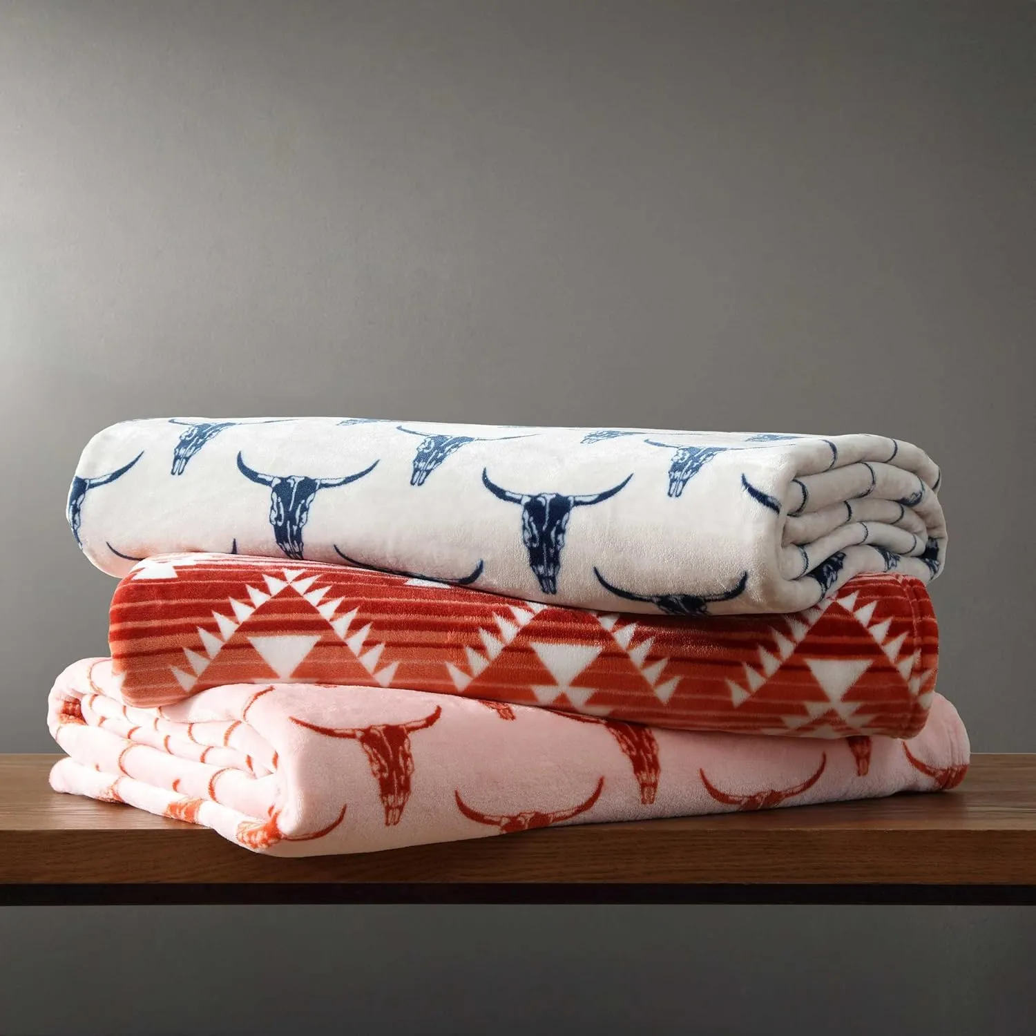 Wrangler - Blanket, Ultra Soft Plush Fleece Bedding, Yellowstone Inspired, Luxuriously Soft Bedding for Bed or Couch (Jericho Peach Pink, Twin)